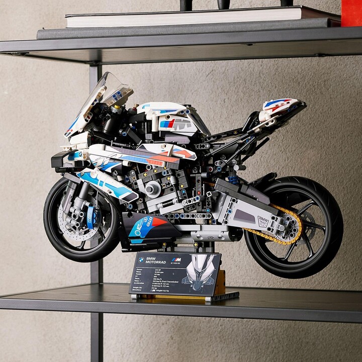 Set LEGO® Technic 42130 BMW M 1000 RR, 1920 pjesë