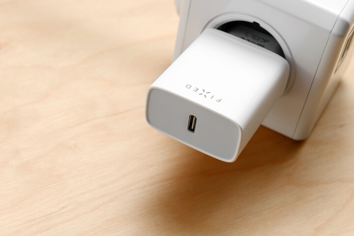 Karikues FIXED USB-C, PD, 20W, i bardhë + kabllo USB-C - USB-C, 1m, e bardhë