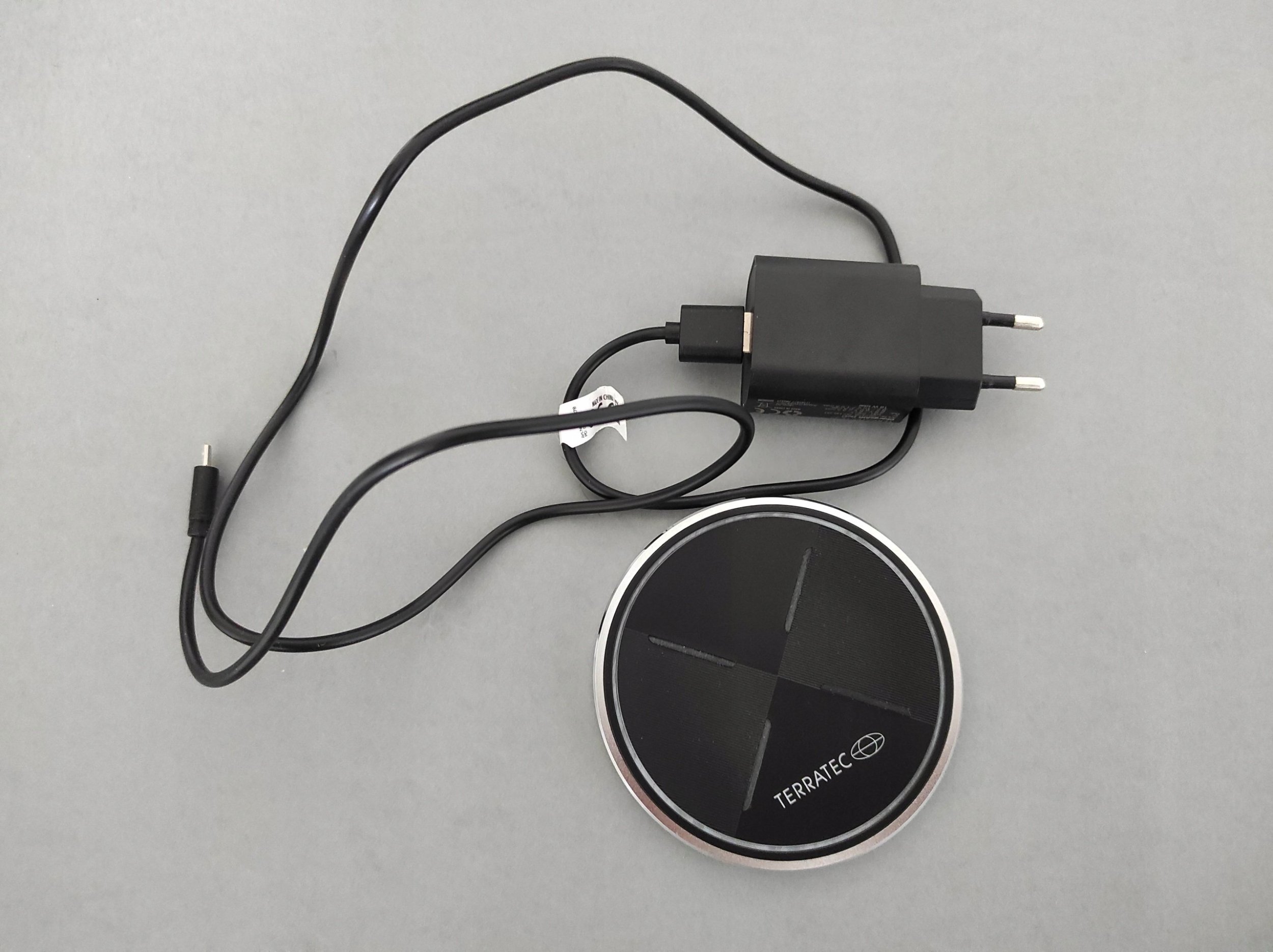 Karikues wireless Terratec ChargeAIR Dot, karikim i shpejtë, për smartphone, i zi argjendtë