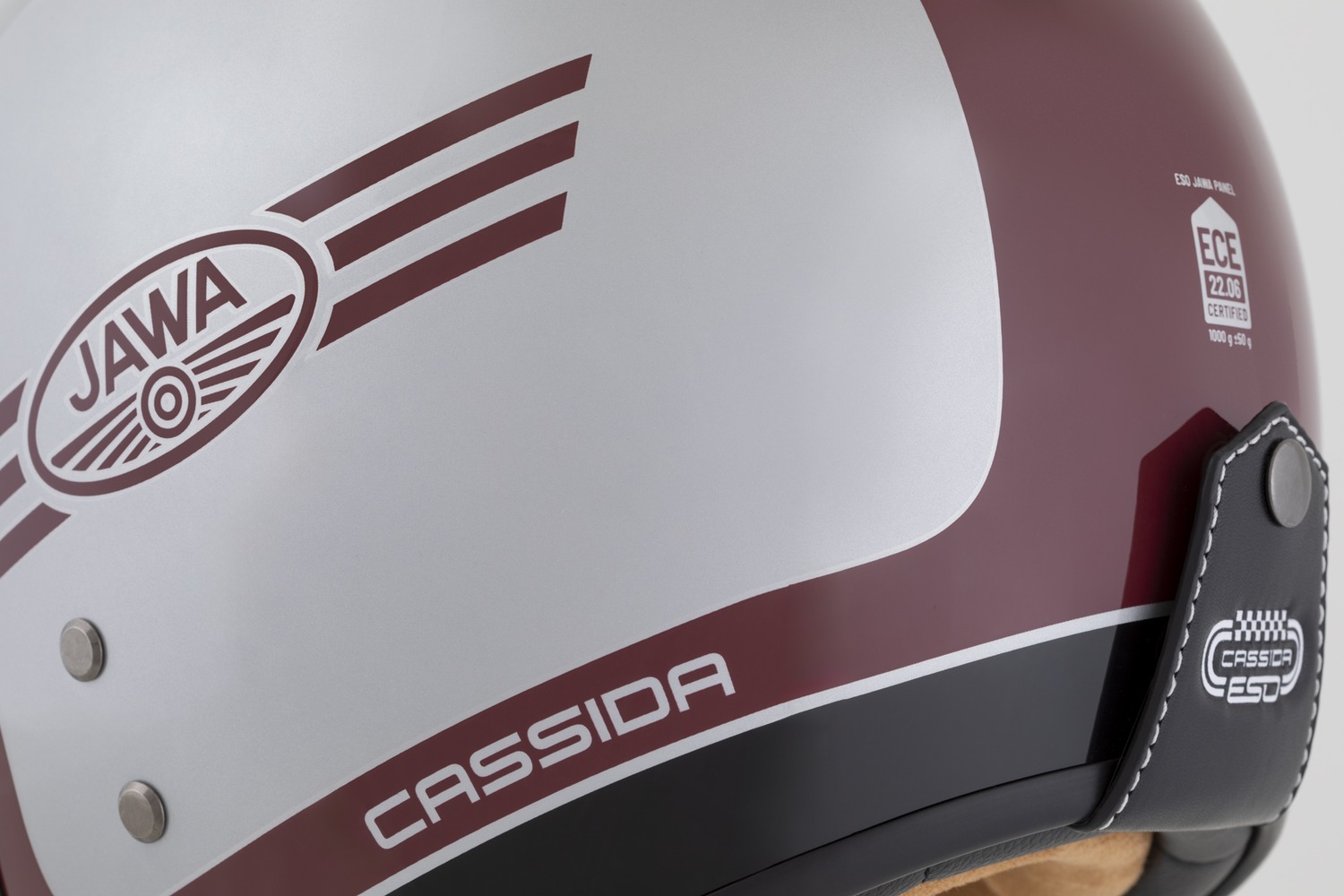 Helmetë moto CASSIDA ESO Jawa Panel 2026, e hapur neo retro, fiberglass, e kuqe argjendtë e zezë