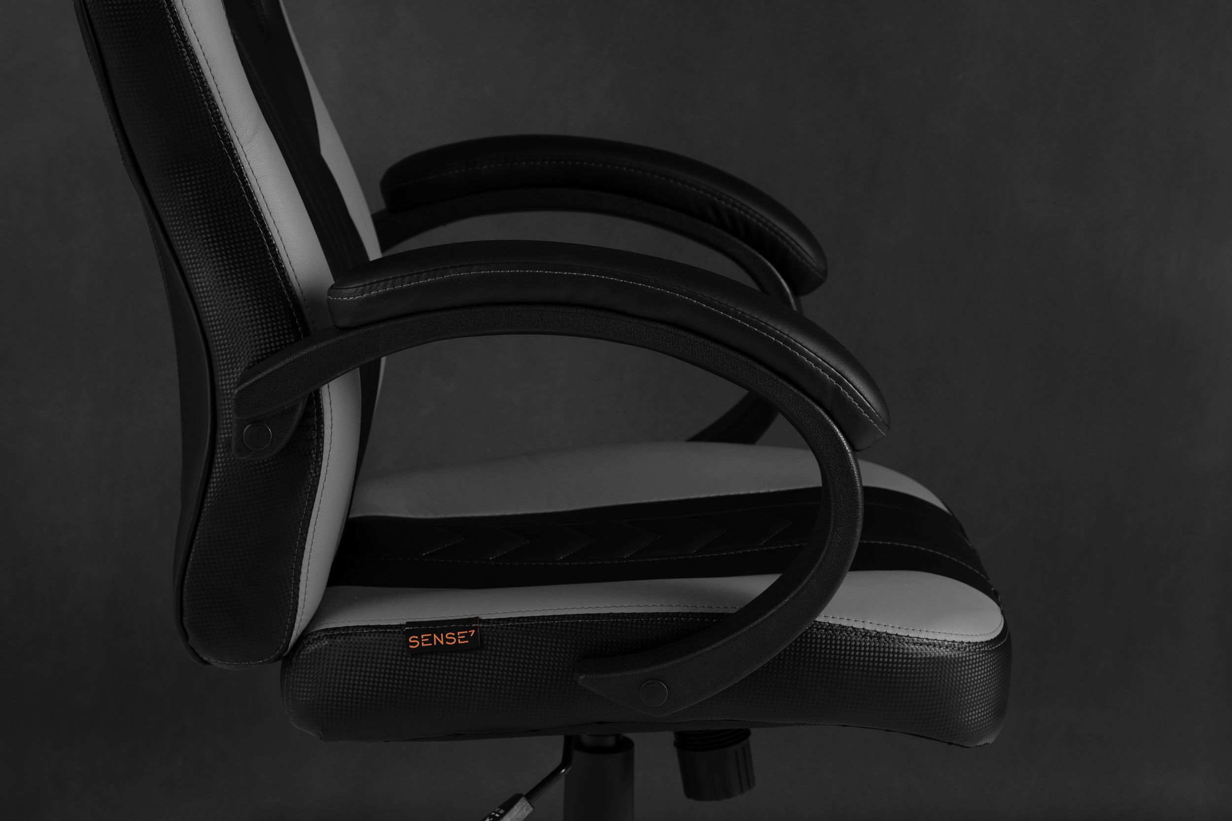 [OUTLET] Karrige SENSE7 Prism, e zezë/hirtë