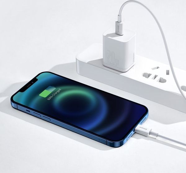 Kabllo USB Baseus USB C në Lightning, 1 m, 20W, e bardhë