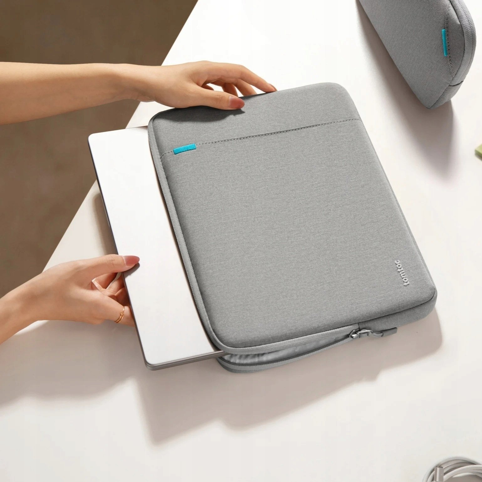 Çantë mbrojtëse Tomtoc Defender A13 për MacBook Air Pro 14", organizues kabllosh, gri