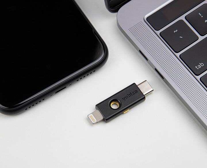 USB-C YubiKey 5Ci + Lightning