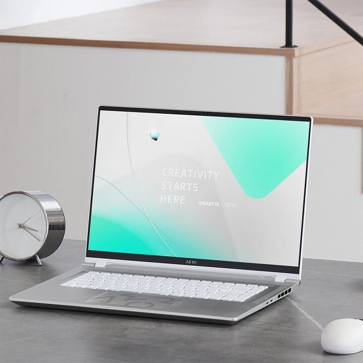 Laptop GIGABYTE AERO 16 OLED (2023), 16", Intel Core i7, 16GB RAM, 1TB SSD, NVIDIA GeForce RTX 4070, i argjendtë