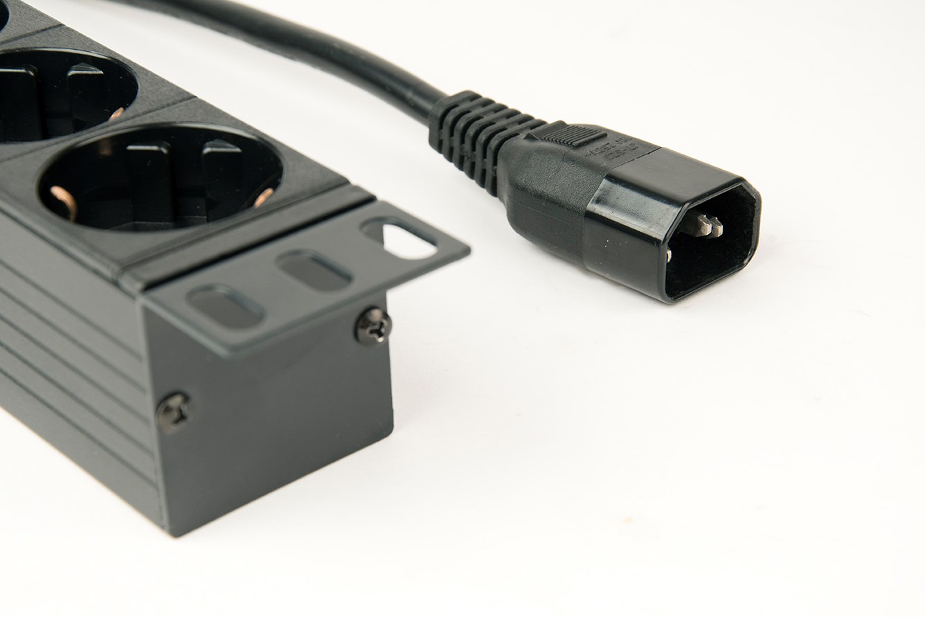 Njësi shpërndarëse energjie Gembird EG-PDU-014-C14, 8 dalje Schuko, 1U, e zezë