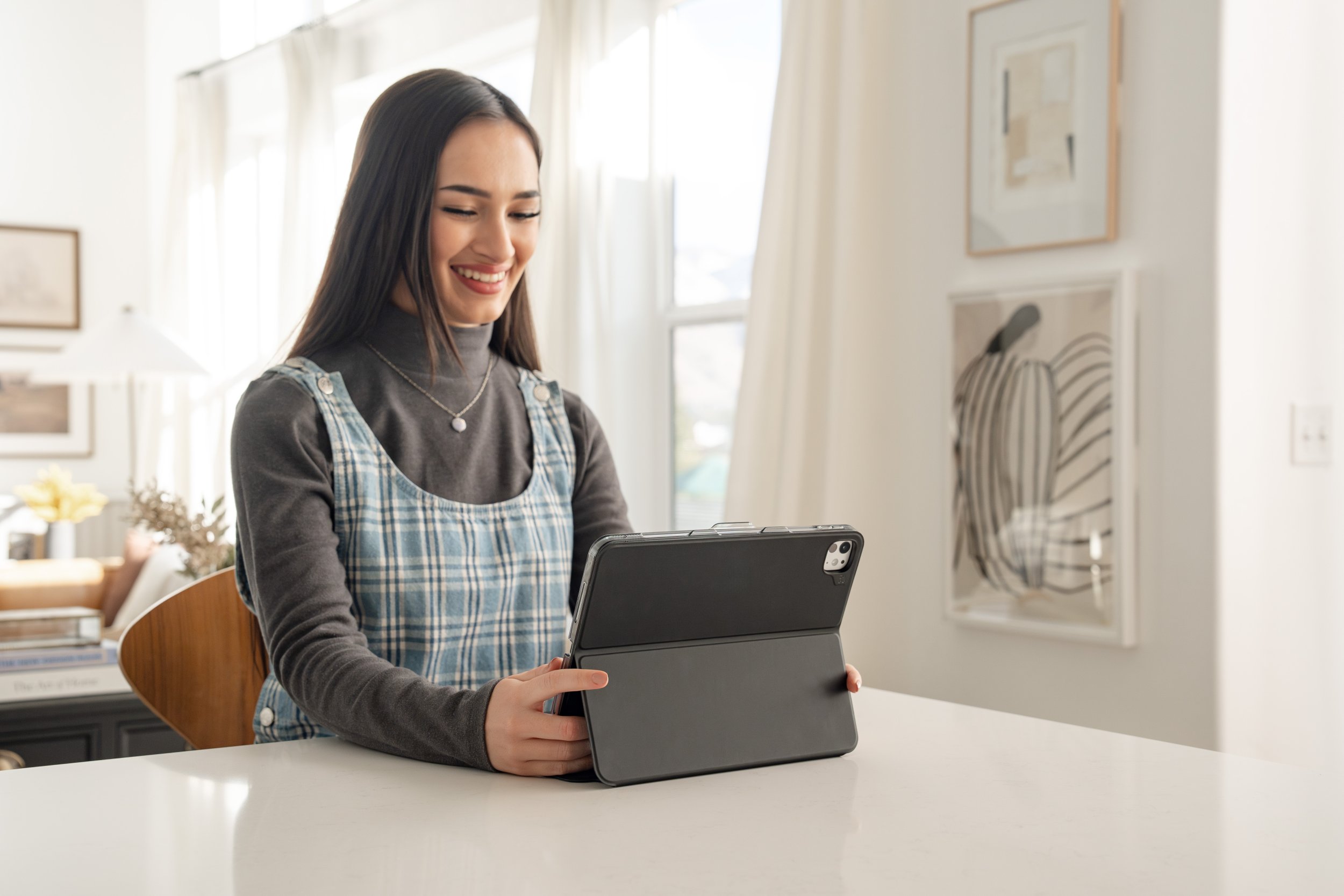 Tastierë me kopertinë ZAGG Pro Keys 2 për iPad Air 11", me ndriçim, e zezë