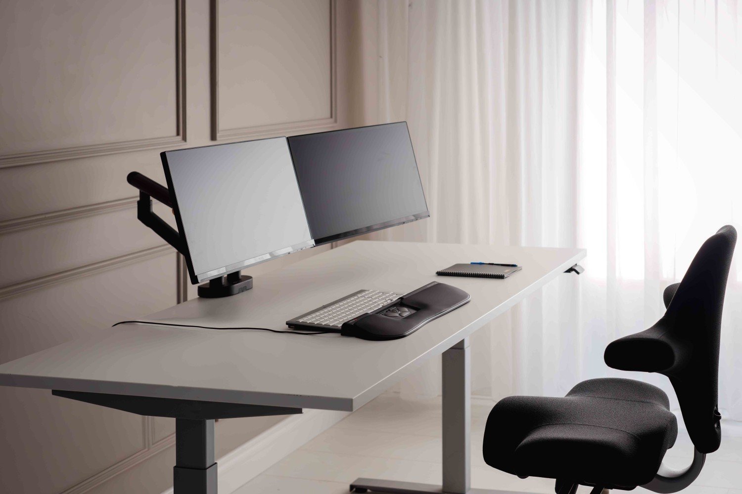 Krah monitori BakkerElkhuizen BE Flexible Dual, për 2 monitorë 35", i zi