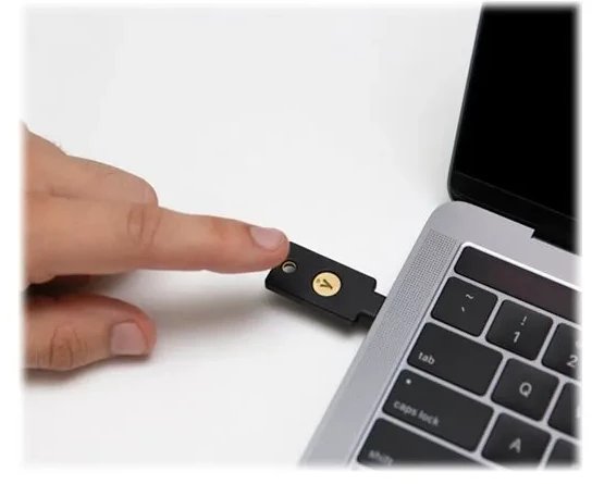 Çelës sigurie Yubico YubiKey 5C NFC, USB C, NFC, i zi