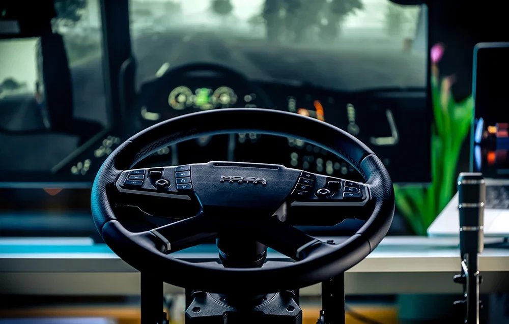Tриаголник за симулација MOZA Racing TSW Truck Wheel RS060, RGB екран, Quick Release, црн