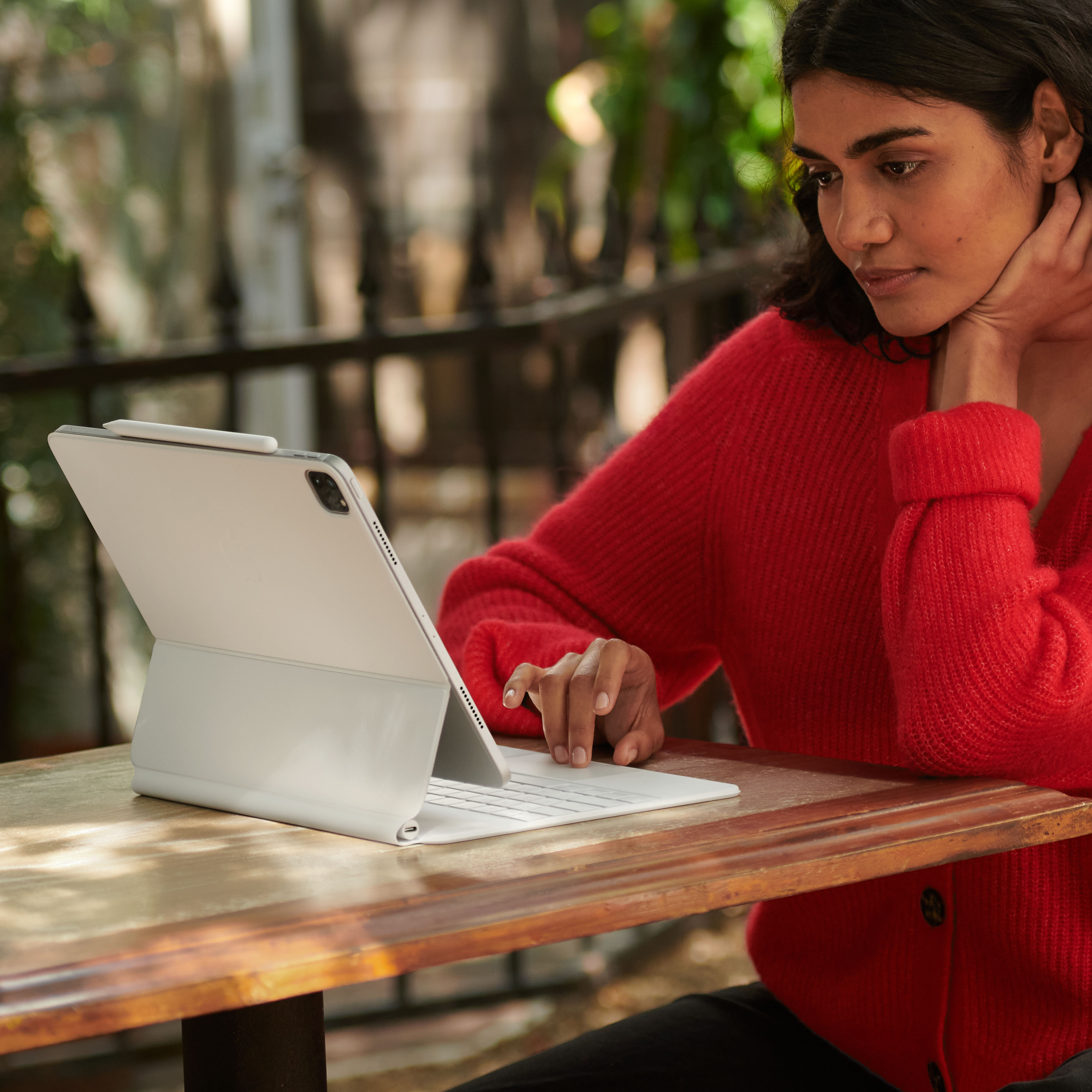 Apple Magic Keyboard për iPad Pro 11-inch (3rd generation) dhe iPad Air (4/5th generation), US English, Black (DEMO)