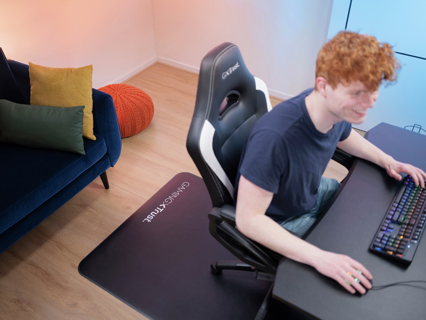 Tapet për karrige Trust GXT 715, 1.2m², i zi