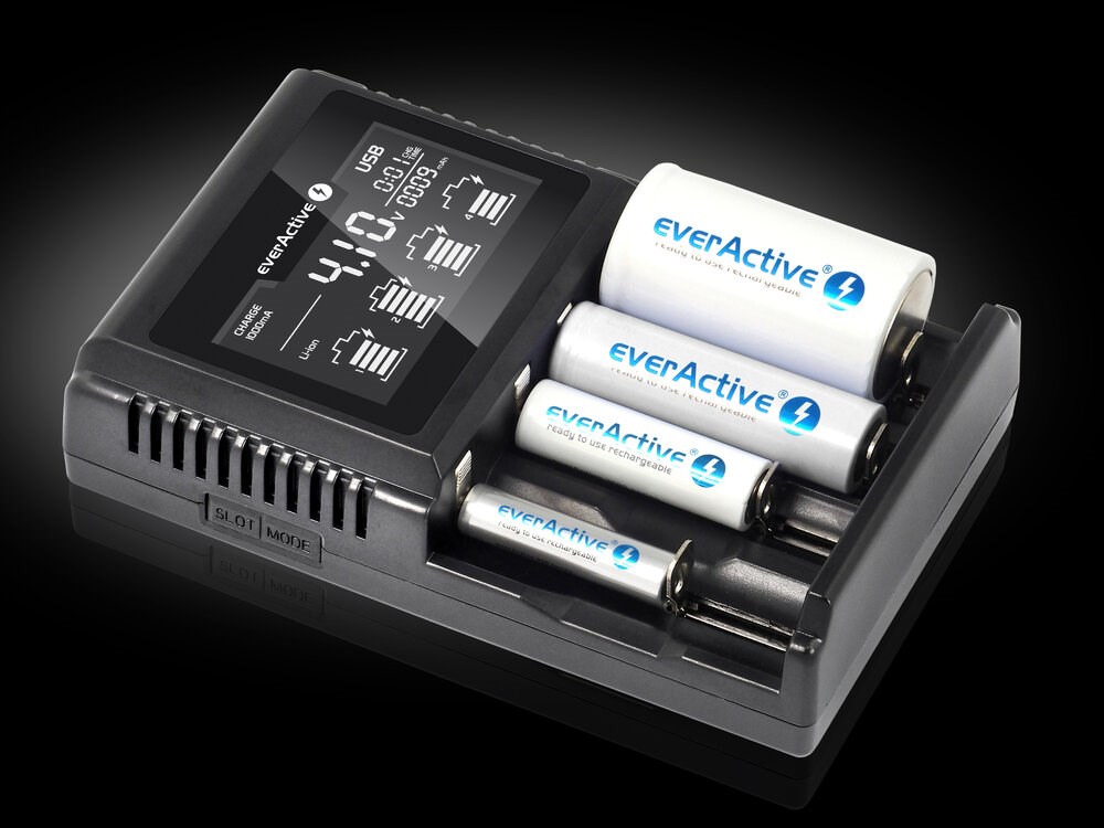 Karikues baterish EverActive UC-4000, universal Ni-MH Li-ion, ekran LCD, i zi
