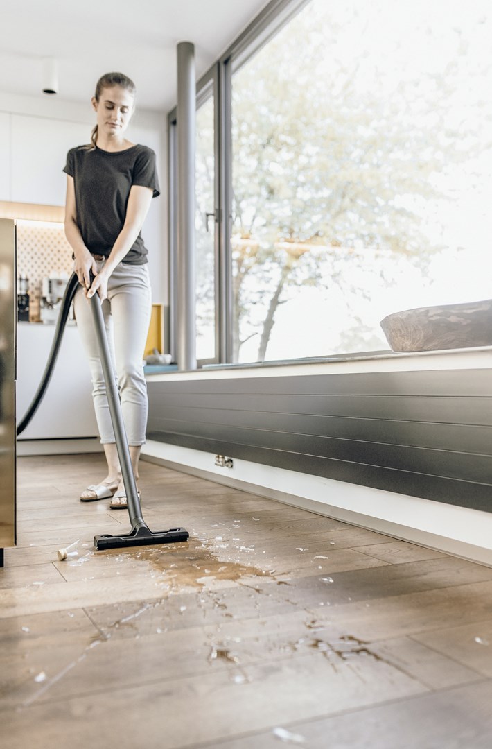 Fshesë me ujë dhe pluhur Karcher WD 2 Plus V 12 4 18 C, 1000W, depozitë 12L, e verdhë