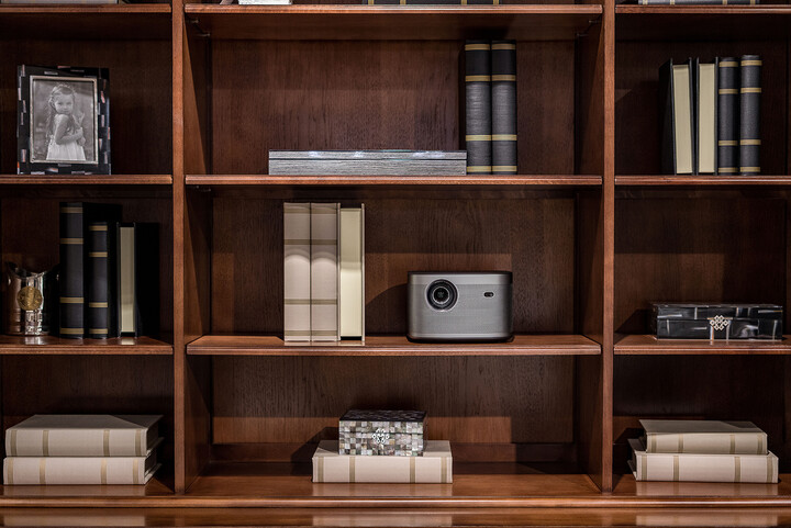 Projektor XGIMI Horizon, i argjendtë