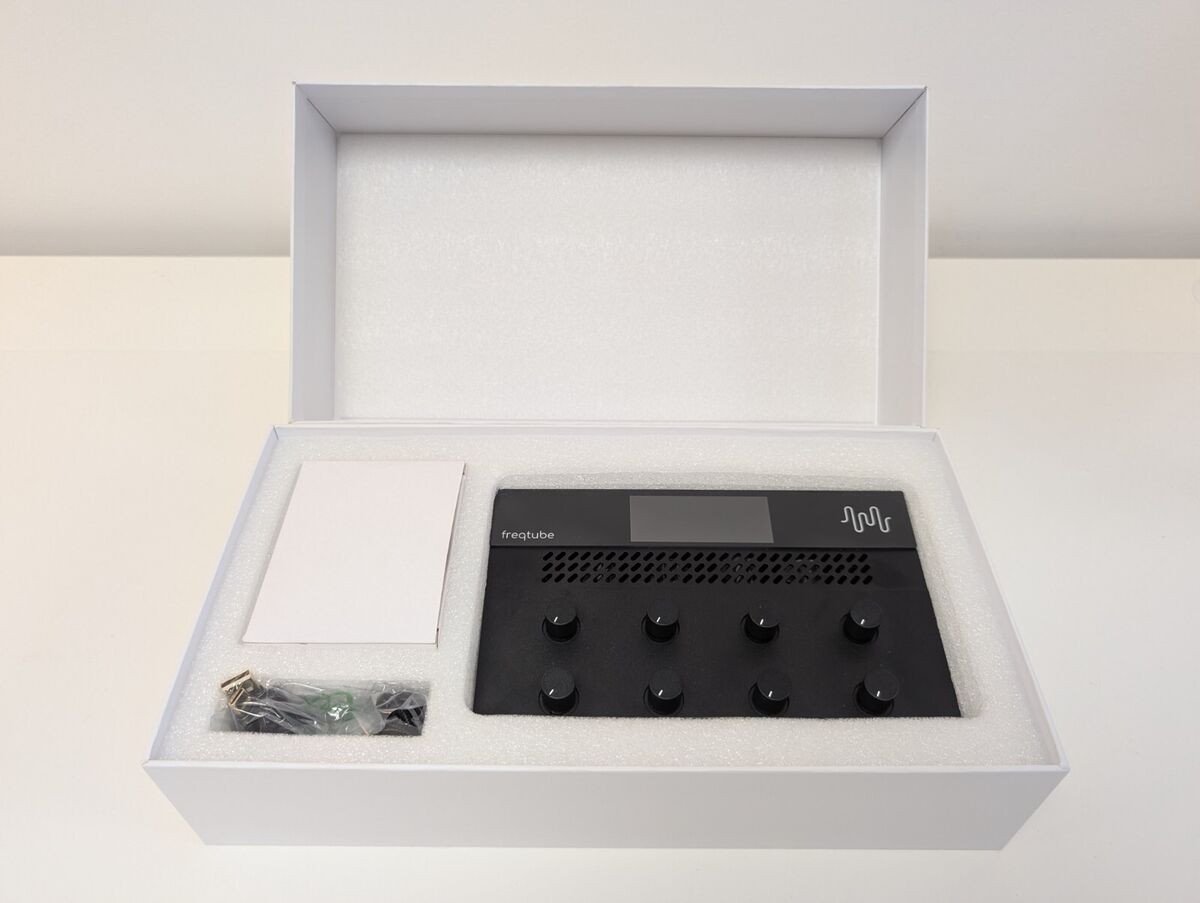 Procesor audio Freqport FPT-1, 4 kanale analoge me tuba, deri 192 kHz, i zi