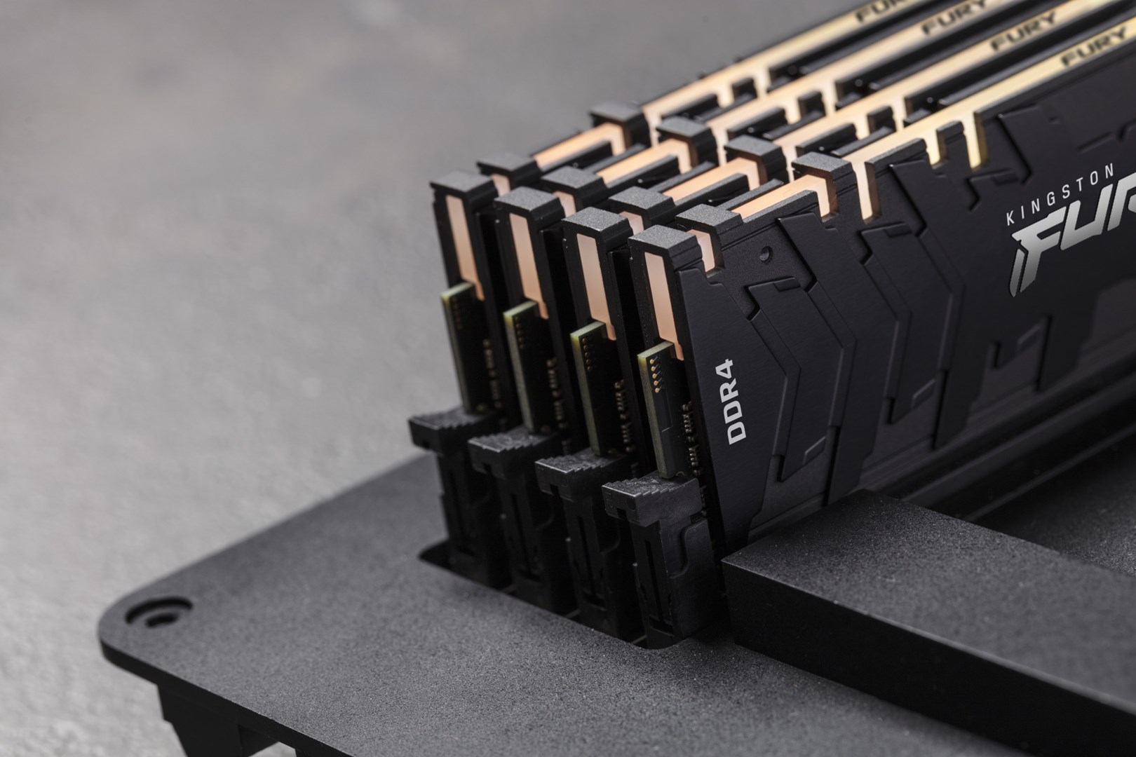Memorie RAM Kingston FURY Renegade RGB, 32GB, DDR4, 3200MT/s, e zezë