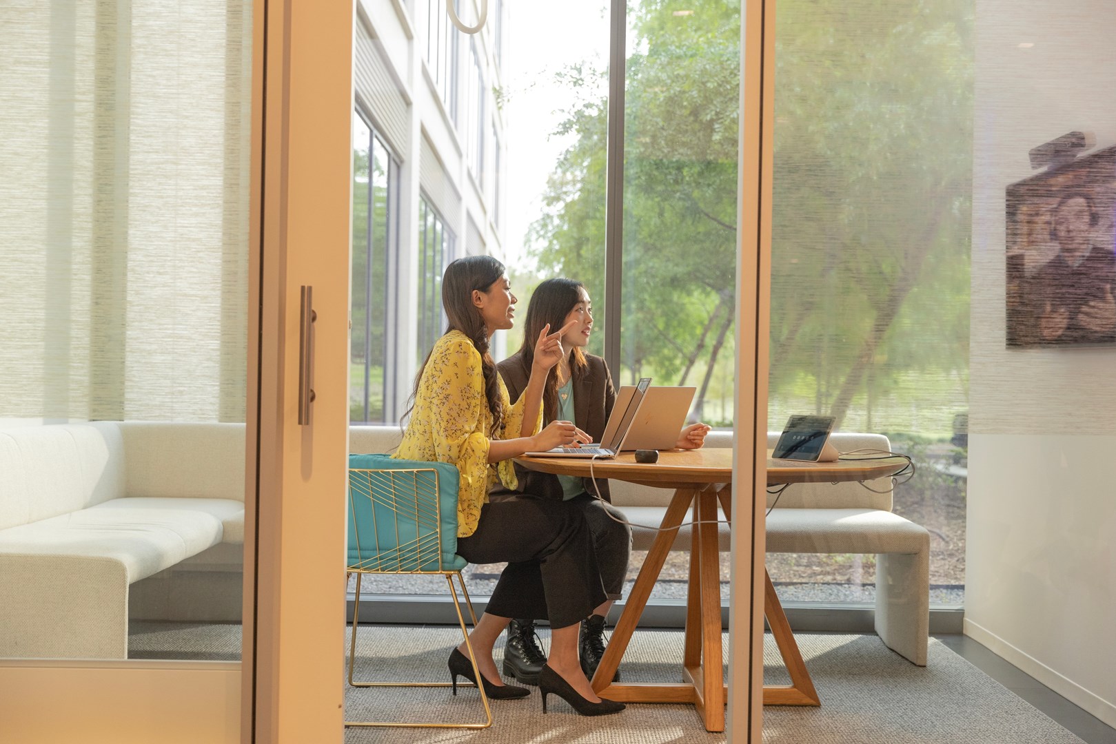 Video bar HP Poly Studio R30, USB, 4K, e bardhë/e hirtë