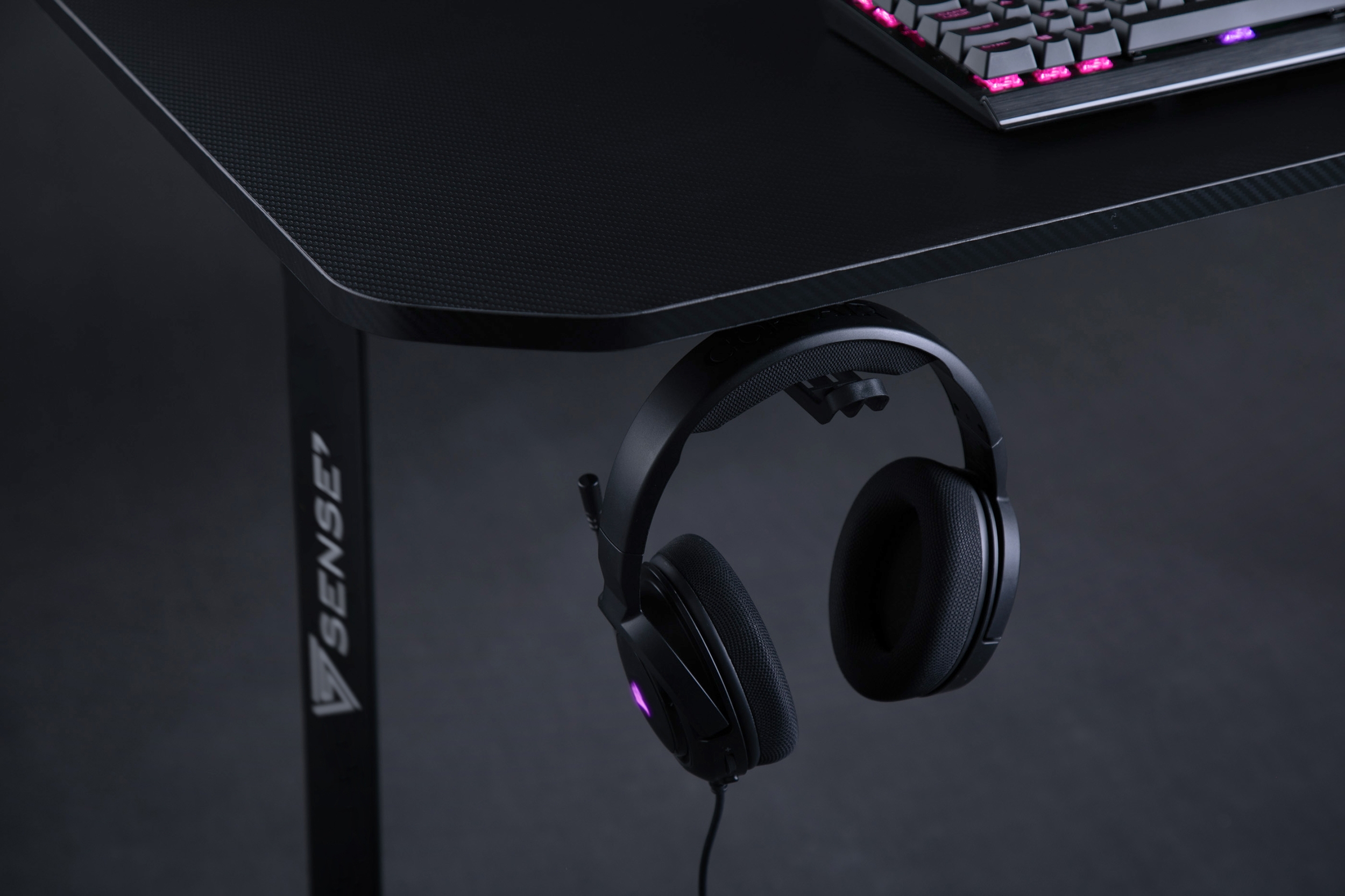 [OUTLET] Tavolinë SENSE7 Nomad Basic, 140cm x 60cm, e zezë