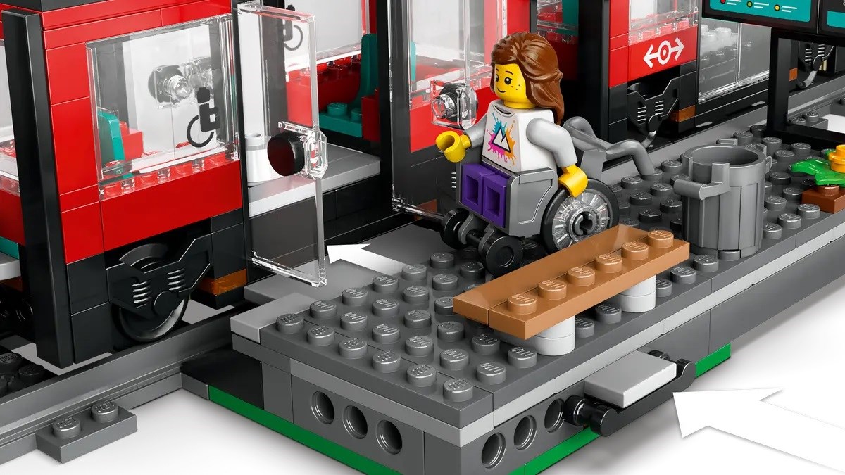 Set LEGO City Downtown Streetcar and Station, tram dhe stacion urban, shumëngjyrësh