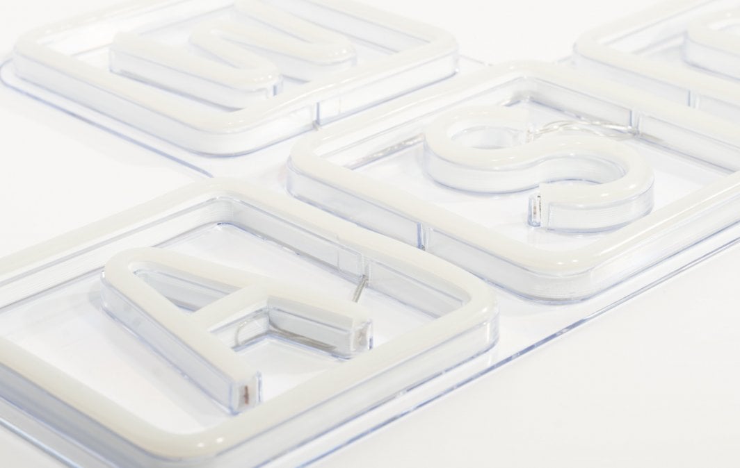 Dritë neoni LED Preyon LED WASD, vjollcë