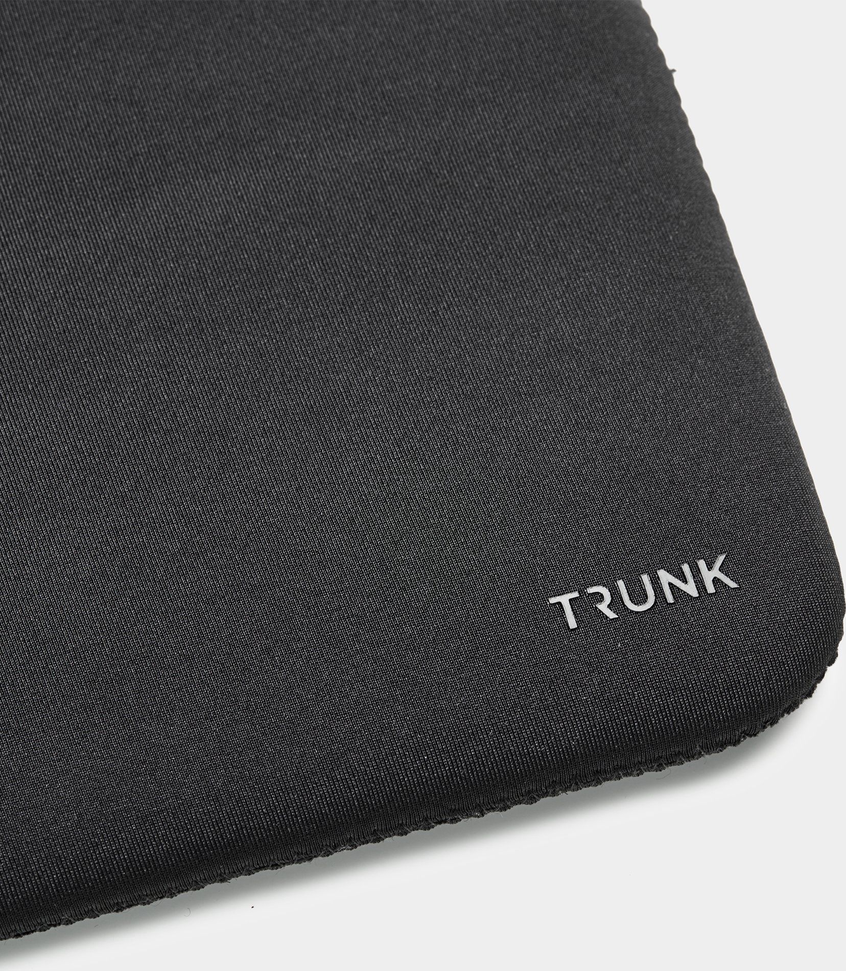 Futrollë Trunk Case MacBook Pro Sleeve, 16", neopren, e zezë