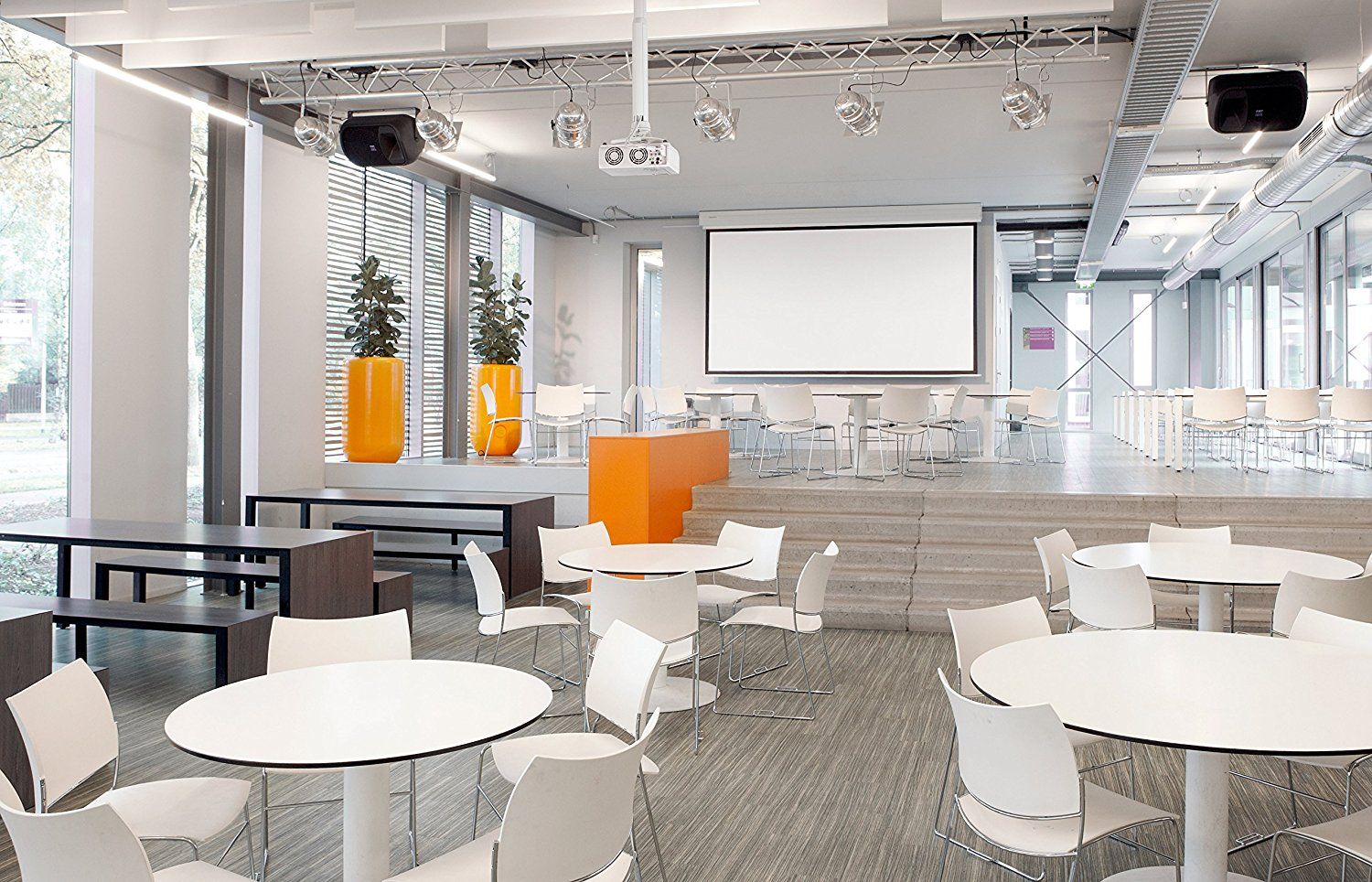 Mbajtëse tavani për projektor Vogels Professional PPC 1555, deri 15 kg, e rregullueshme, e bardhë