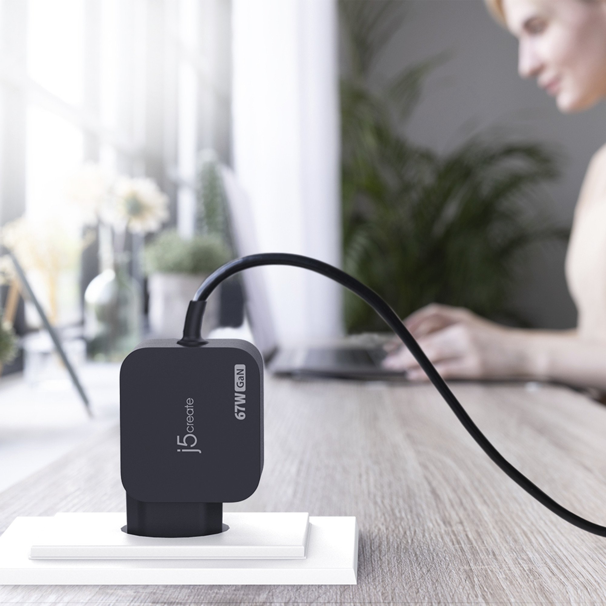 Karikues USB C J5create JUP1565DC, 67W GaN, 6 konektorë DC, i bardhë