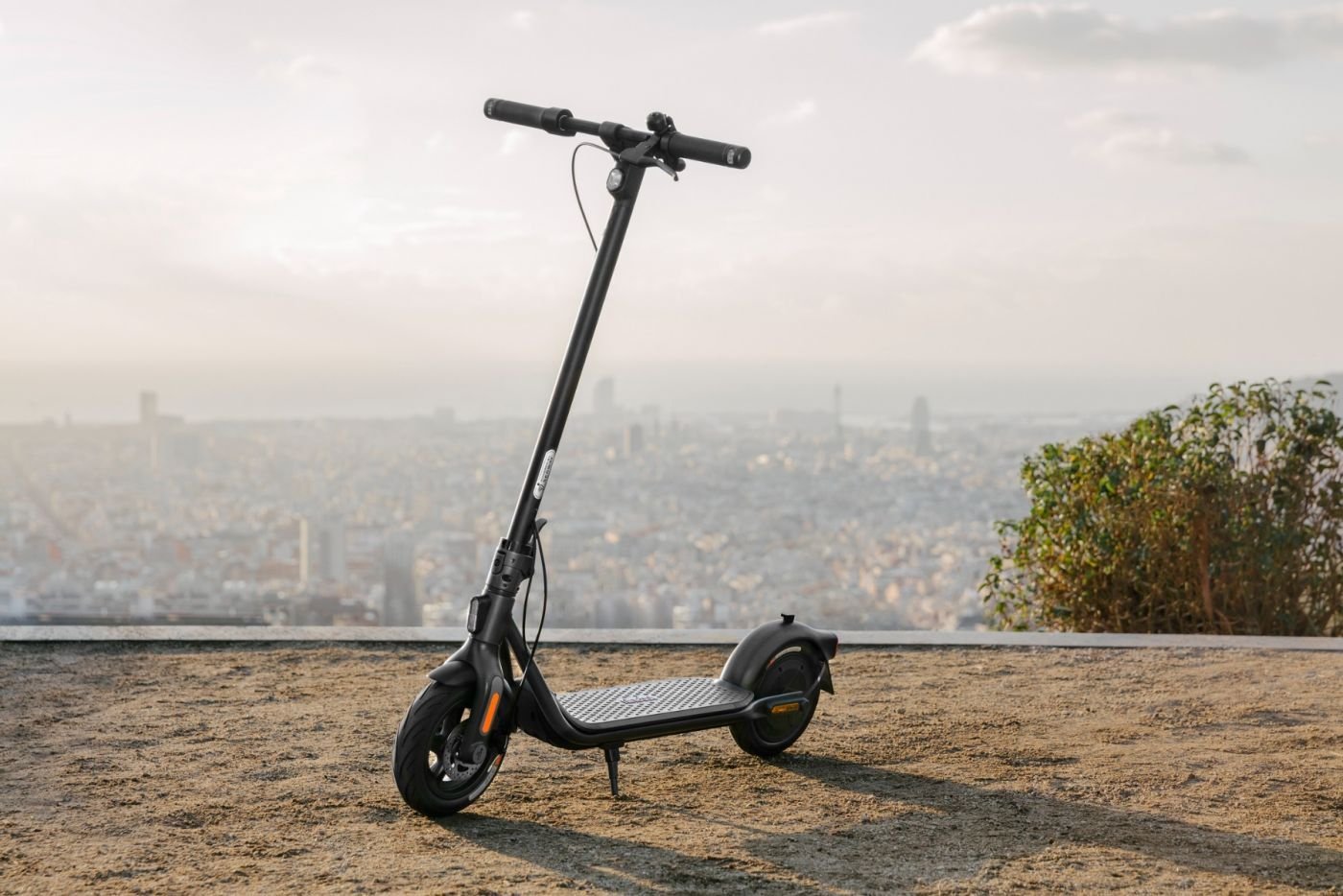 Trotinet elektrik Segway Ninebot KickScooter F2 E, motor 400W, bateri 10.2Ah, i zi