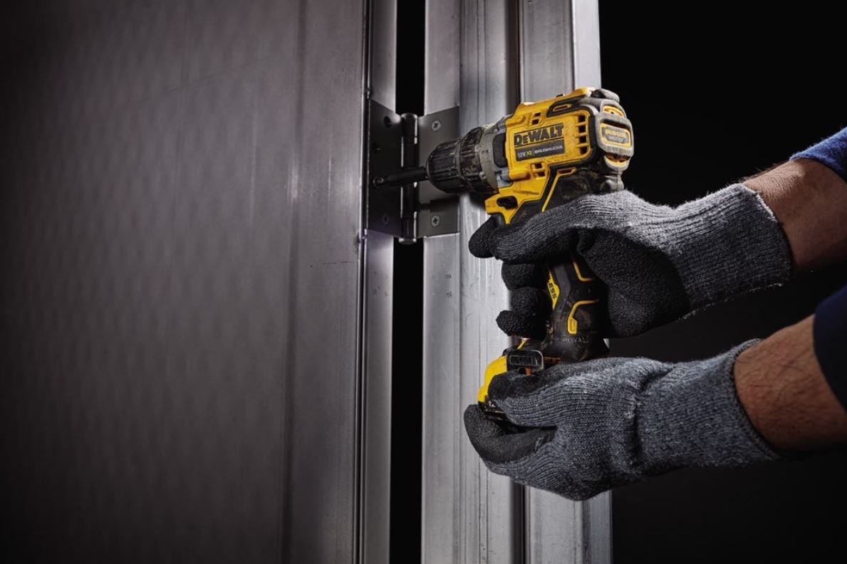 Makine shpimi dhe vidhosje Dewalt DCD701D2, 12V, 2 bateri 2Ah, e verdhë