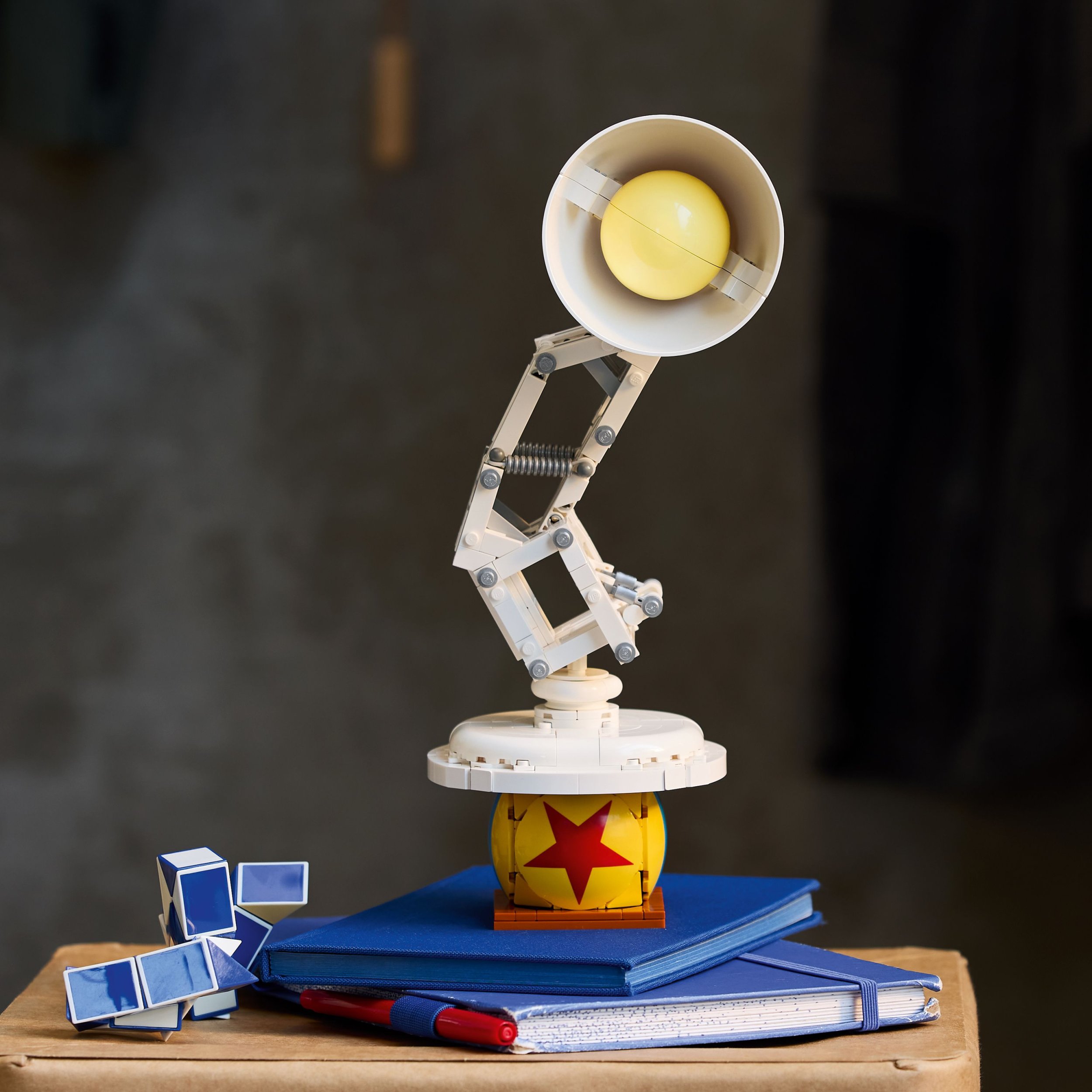 Set LEGO Disney Pixar Luxo Jr, model dekorativ, për të rritur, shumëngjyrësh