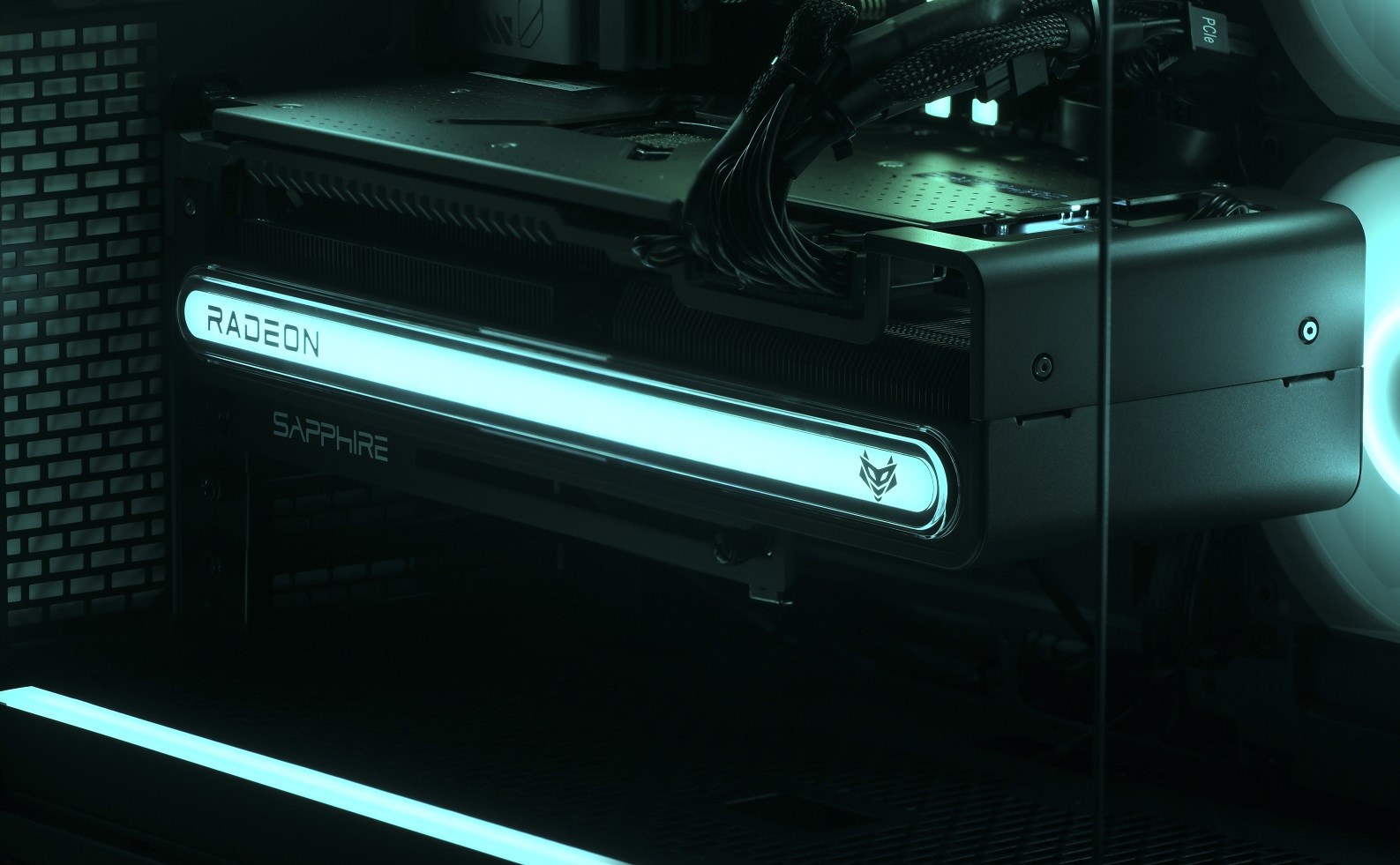 Kompjuter Actina AMD Ryzen 7 7800X3D, RX 7900 XTX, 1TB SSD, i zi