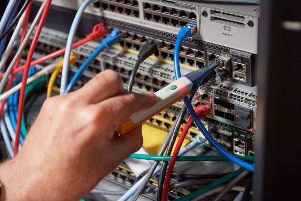 Detektor fibër optike Fluke FiberLert 125, për fibra single mode dhe multimode, portativ, i verdhë