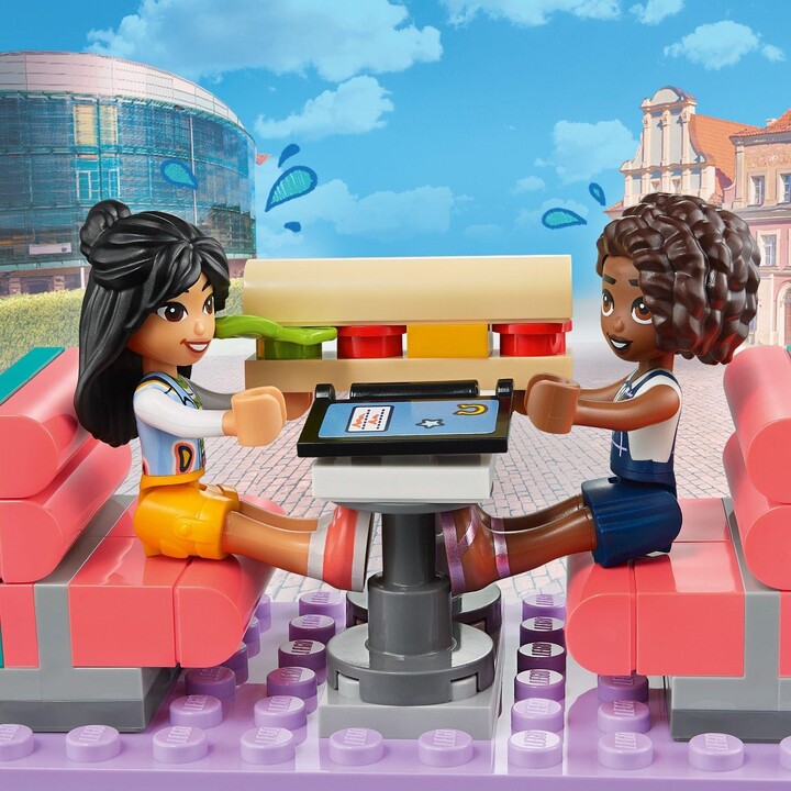 Set LEGO® Friends 41728 Bistro in the center of Heartlake town, 346 pjesë