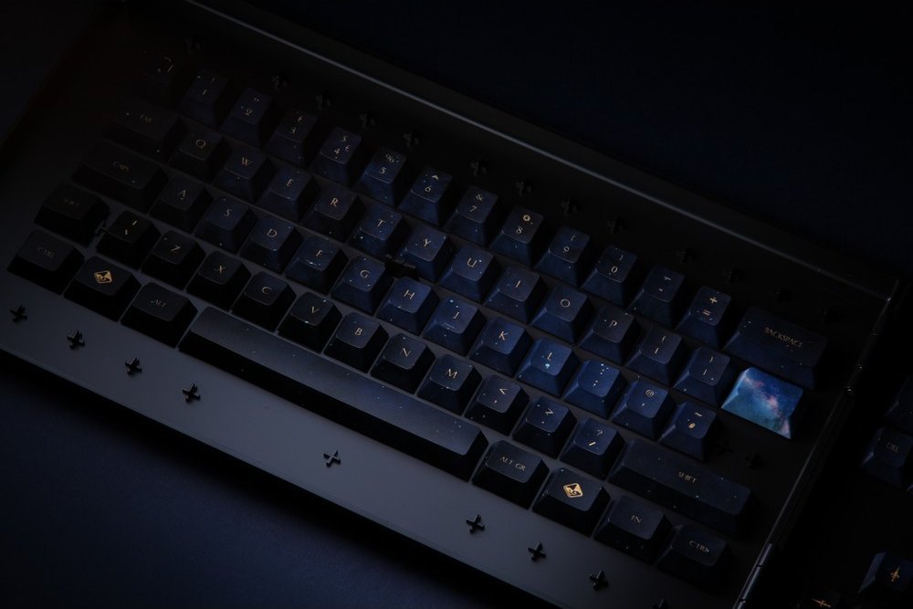 Set keycaps Traitors Infinity PBT Dye-Sub, 109 taste, UK ISO, e zezë blu