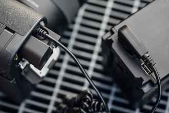 Adapter furnizimi Newell D-Tap për Sony NP-FW50, kabëll spiral 1m, i zi