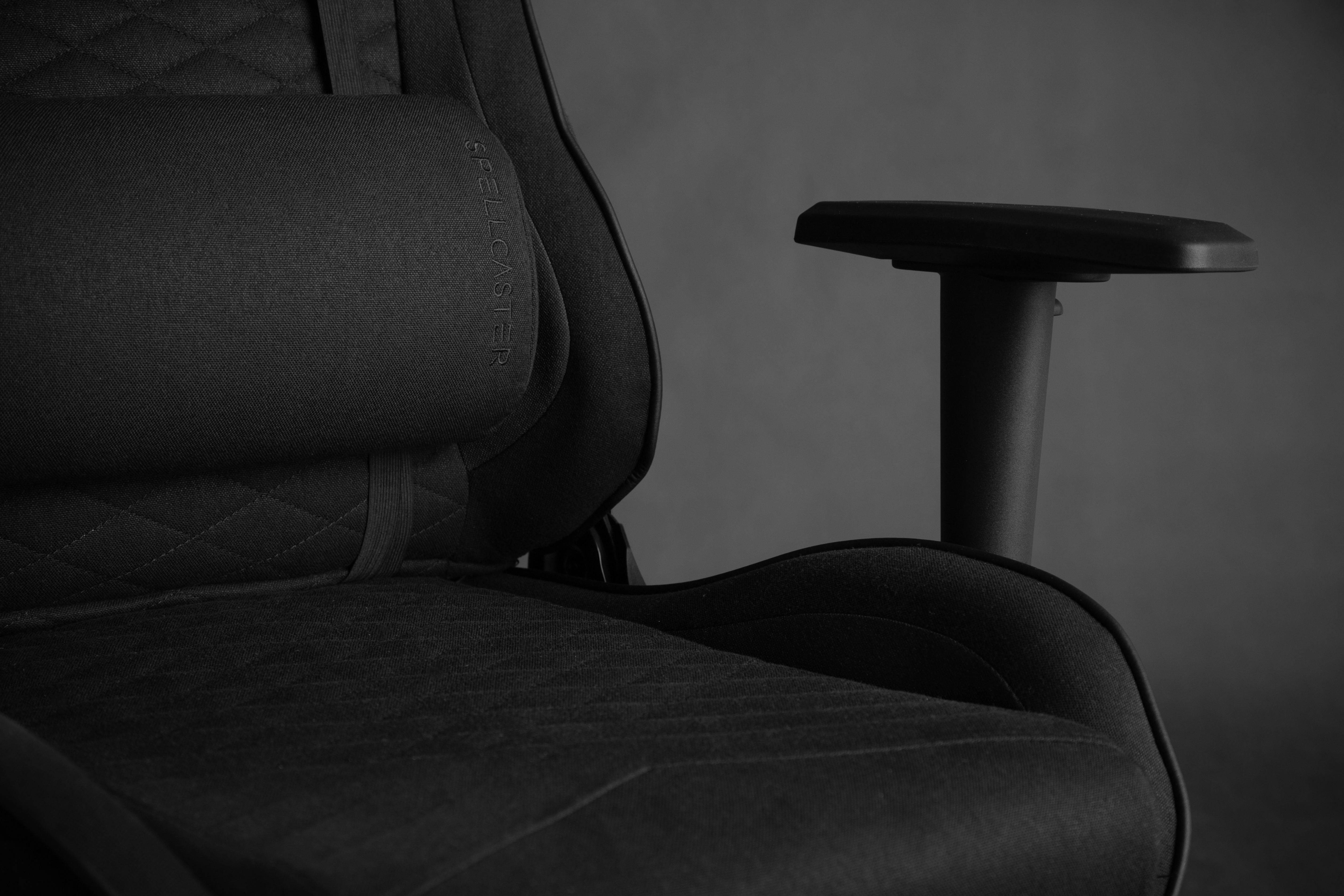 [OUTLET] Karrige SENSE7 Spellcaster, e zezë