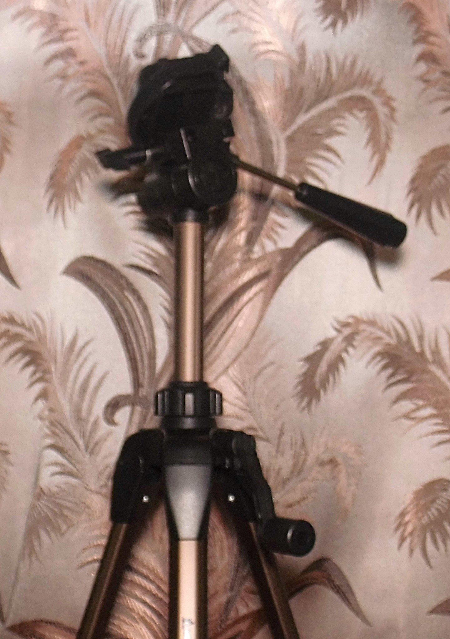 Tripod Manfrotto MK190X3 3W1, alumin, kokë 3 drejtimesh MH804, i zi