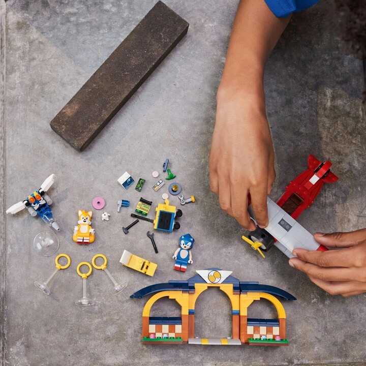 Set LEGO® Sonic the Hedgehog™ 76991 Tails' Workshop and Tornado Plane