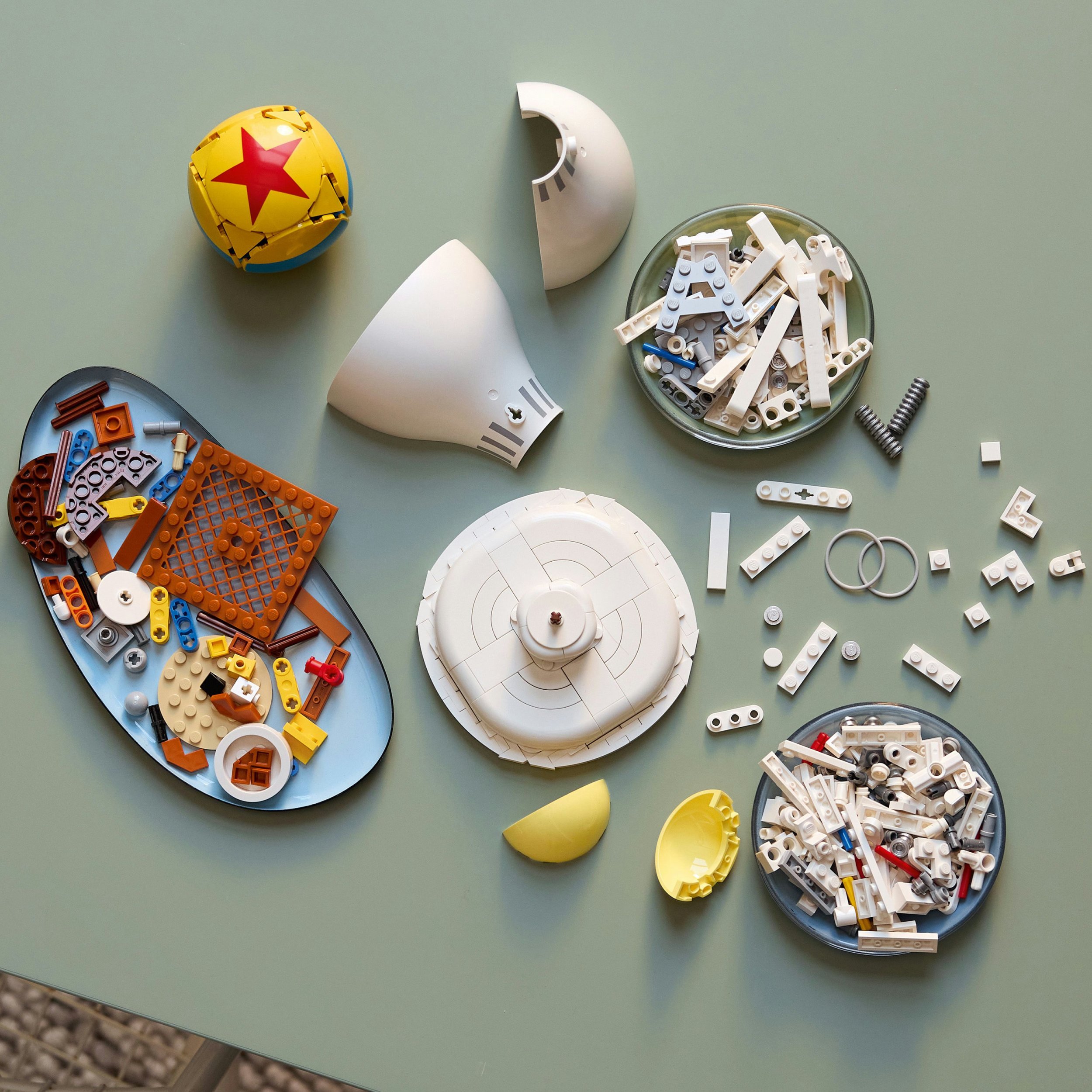 Set LEGO Disney Pixar Luxo Jr, model dekorativ, për të rritur, shumëngjyrësh