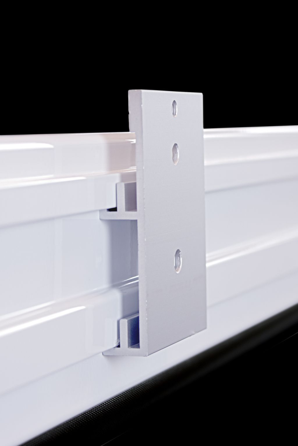 Ekran për projektor Elite Screens SK135XHW-E6