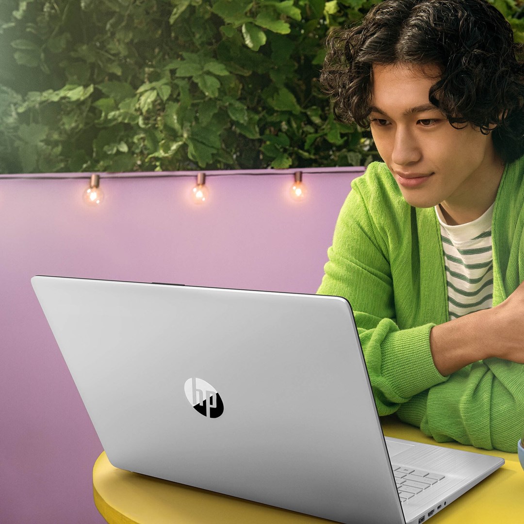 Laptop HP, 17.3", AMD Ryzen 5, 8 GB RAM, 512 GB SSD, i argjendtë