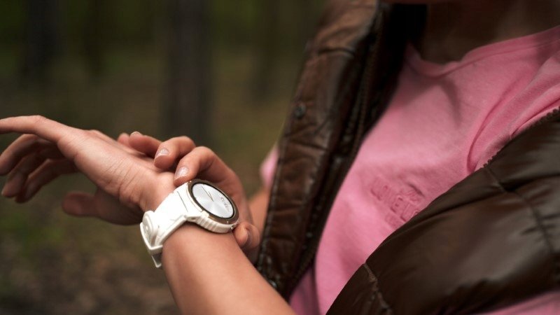 Ora inteligjente Maxcom FW100 Valkiria, 1.3" AMOLED, IP69, e bardhë