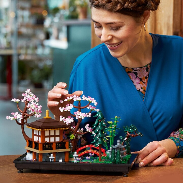 Set LEGO® Icons 10315 Quiet Garden, 1363 pjesë