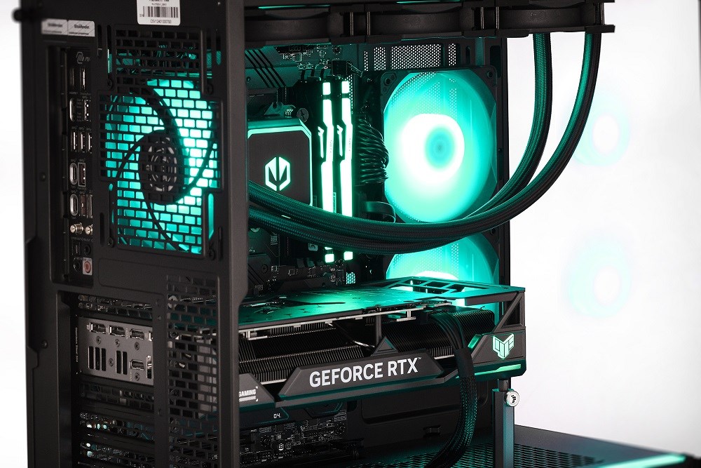 Kompjuter gaming Actina 5901443416609, Ryzen 7 9800X3D, 64GB RAM, 2TB SSD, RTX 5090, i zi
