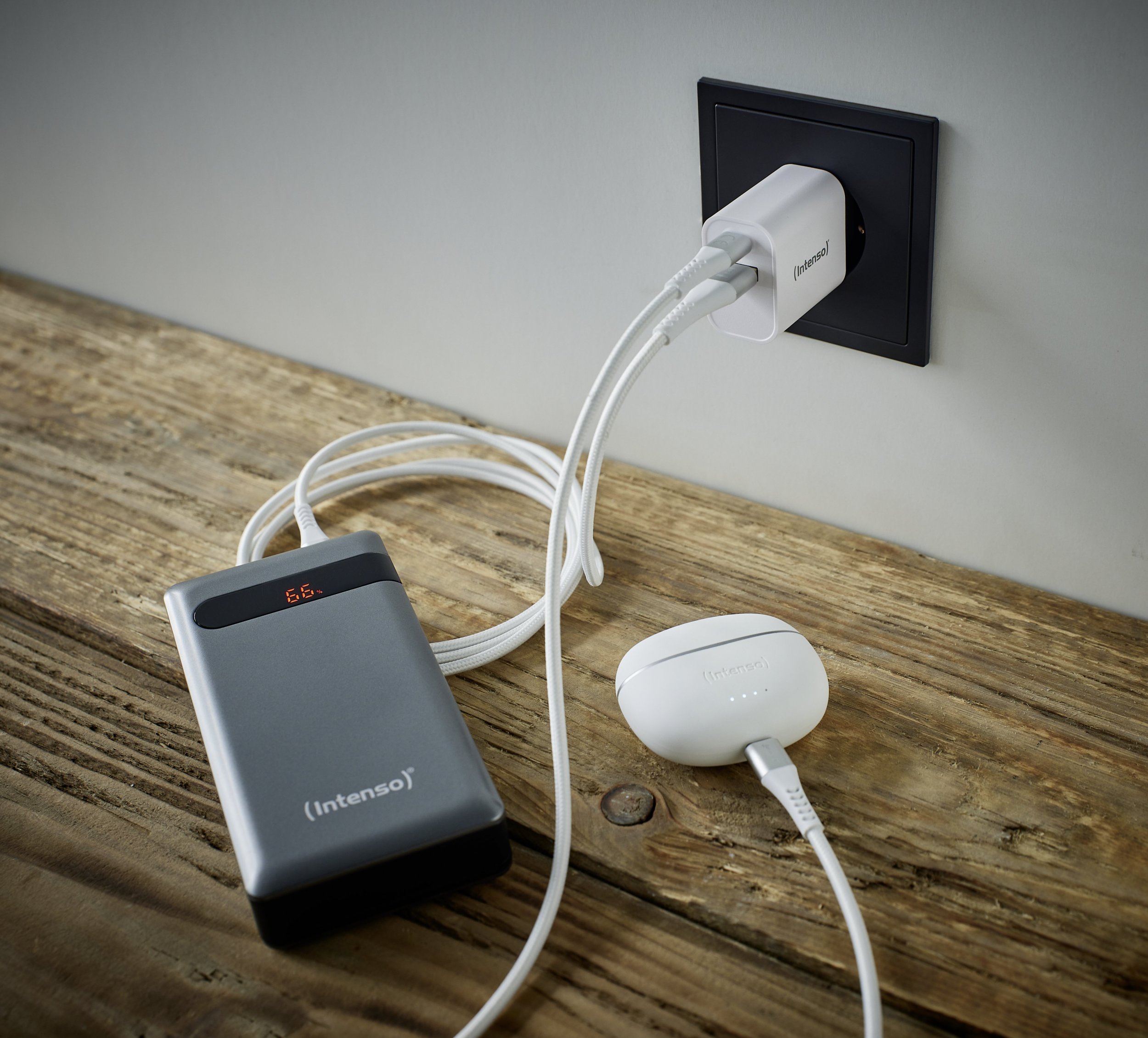 Karikues muri Intenso Power Adapter 7803012, USB A dhe USB C, karikim i shpejtë, i bardhë