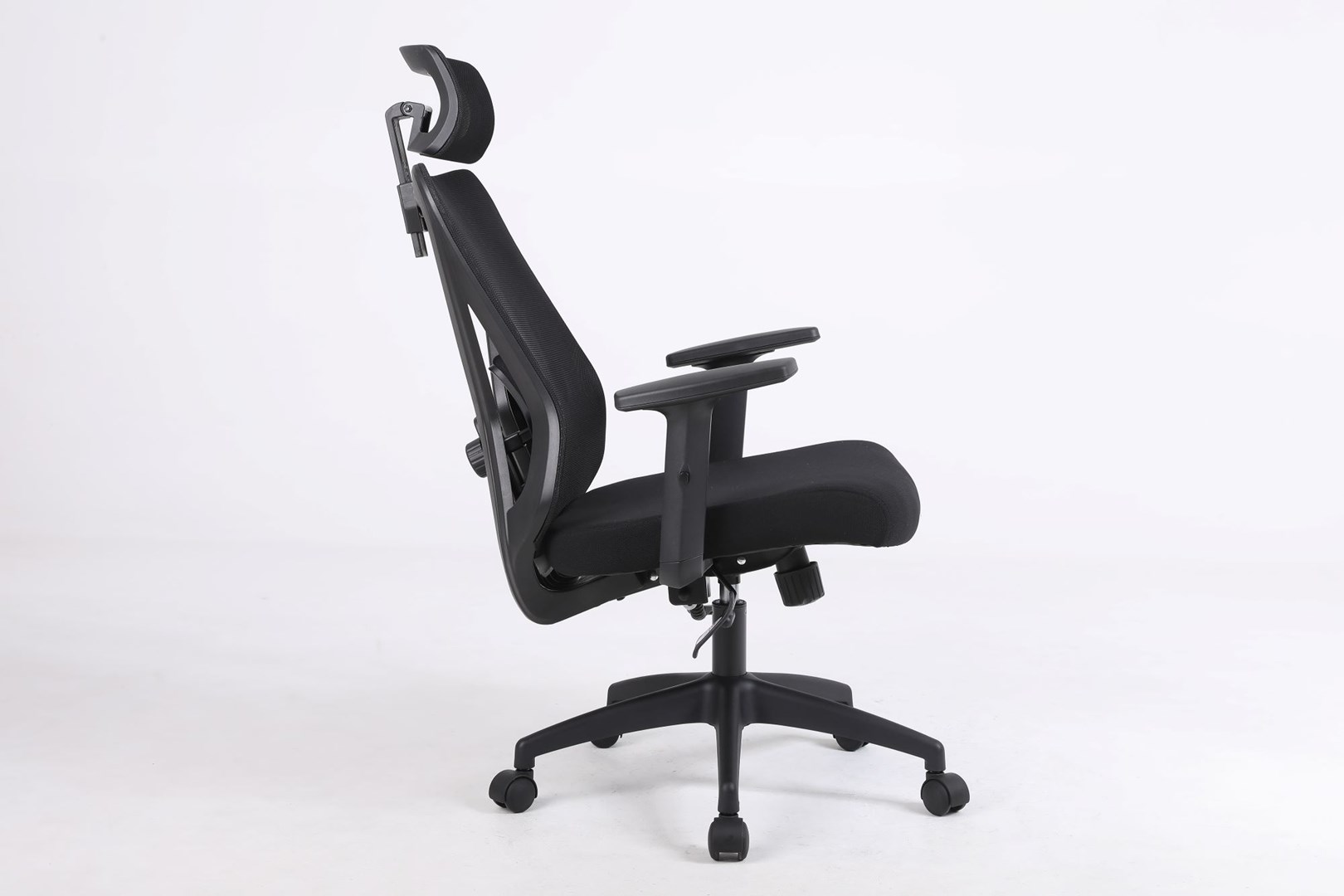 Karrige zyre ActiveJet T5, me rrota, me mbështetëse koke, e zezë