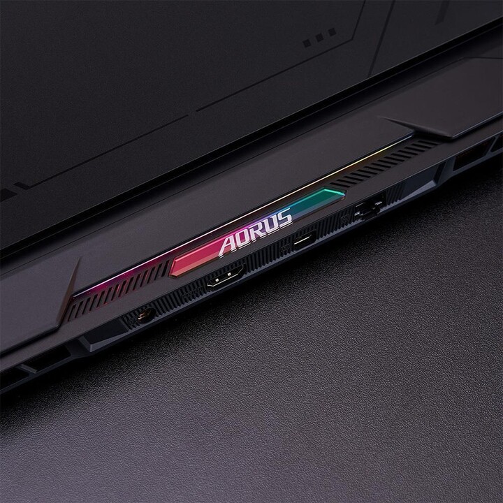 Laptop GIGABYTE AORUS 17X (2023), 17.3", Intel Core i9, 32GB RAM, 2TB SSD, NVIDIA GeForce RTX 4090, i zi