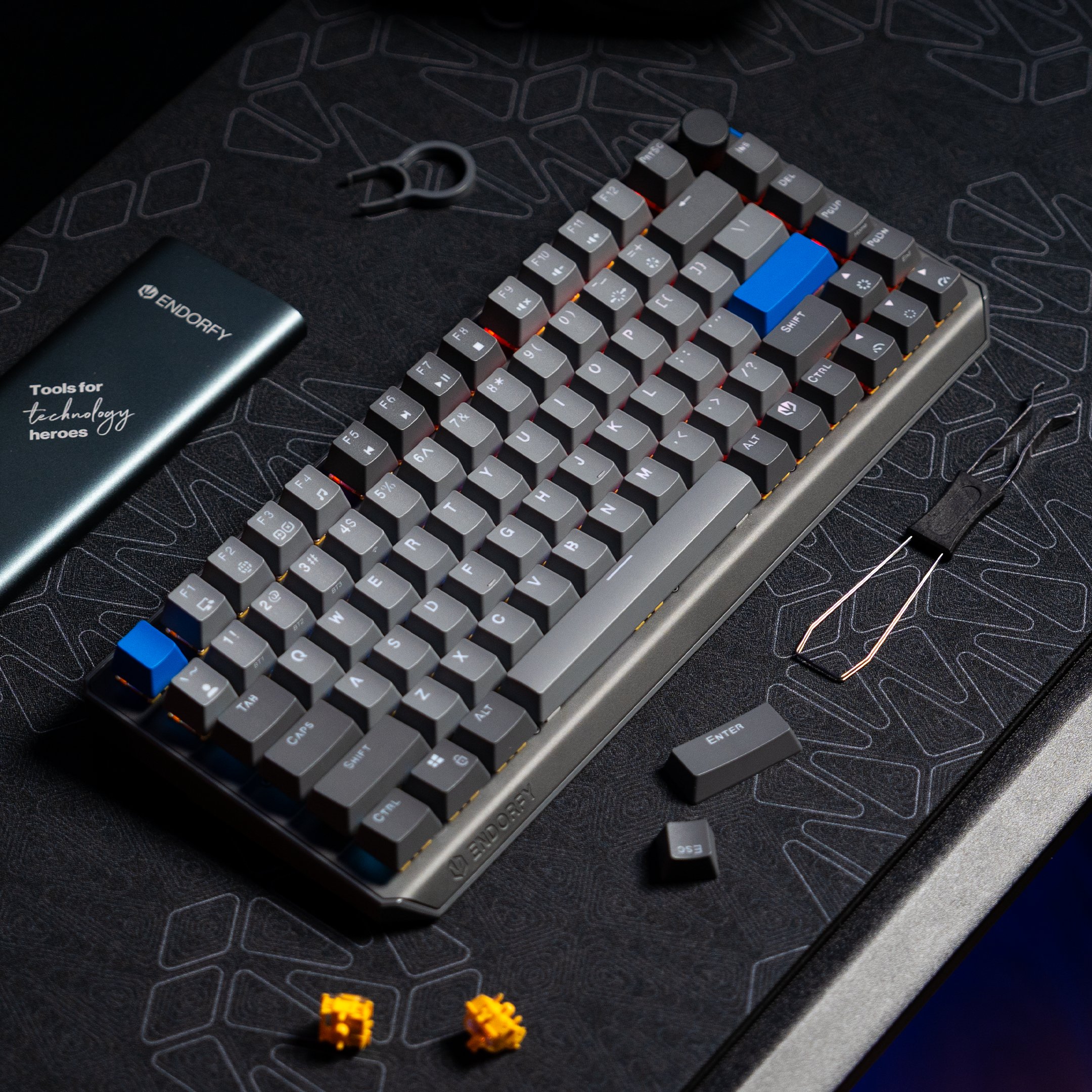 Tastierë gaming Endorfy Thock V2 75% Wireless, mekanike, me ndriçim RGB, e zezë