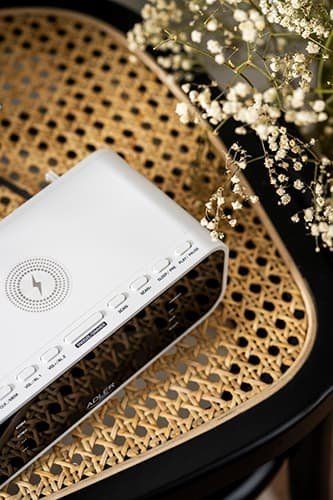 Radio alarm Adler AD 1192W, karikues wireless, Bluetooth, e bardhë